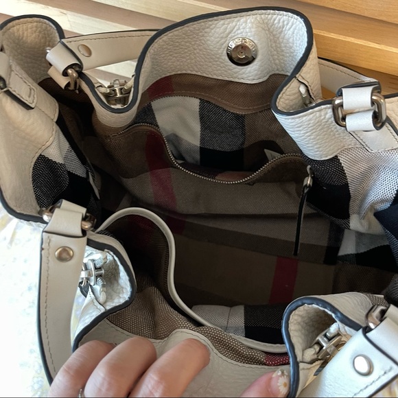 Burberry Bucket Bag Purse White Leather - Picture 6 of 14